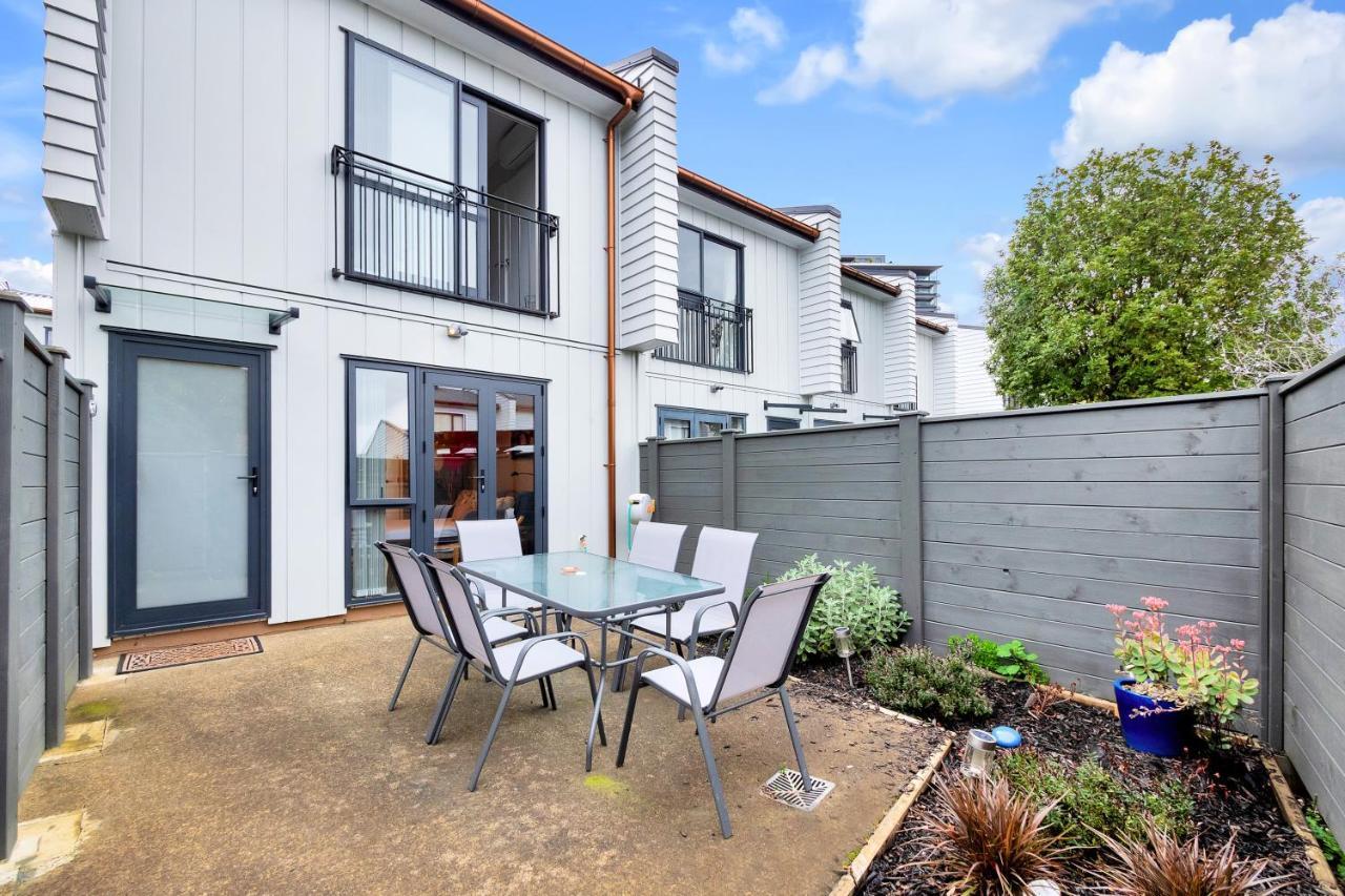 Greenwich Townhouse With Parking And Air-Con Auckland Exterior foto